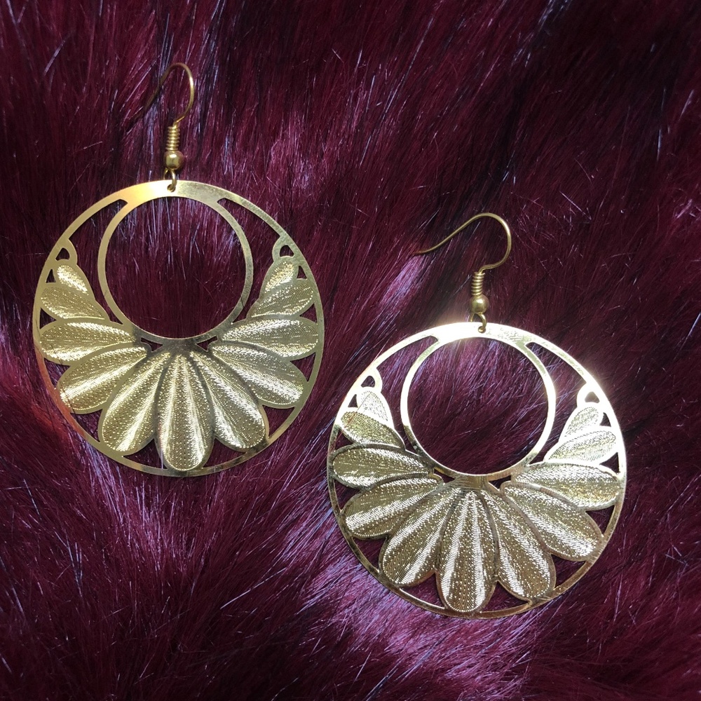 Pichu Leaf Dangle Earrings